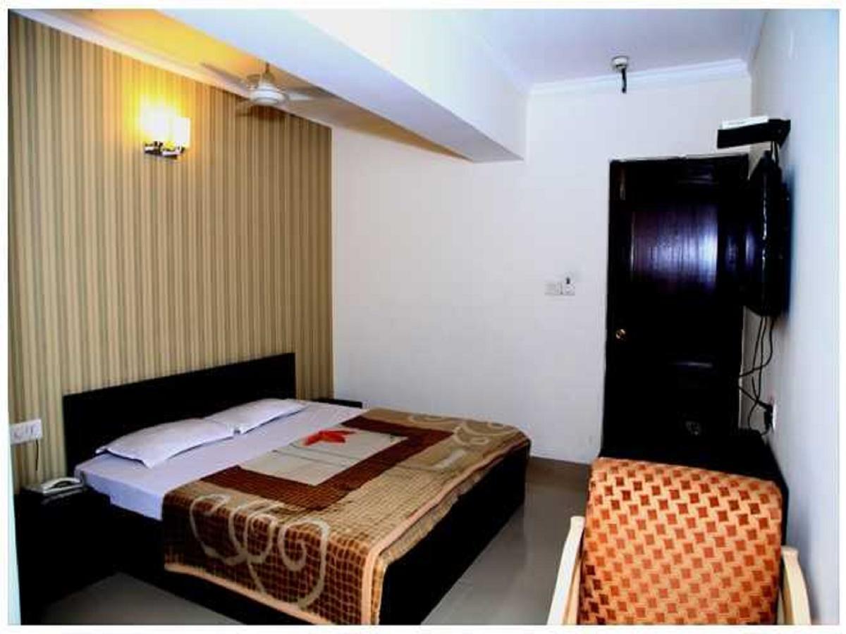 Hotel Haryana Chandīgarh Exteriör bild