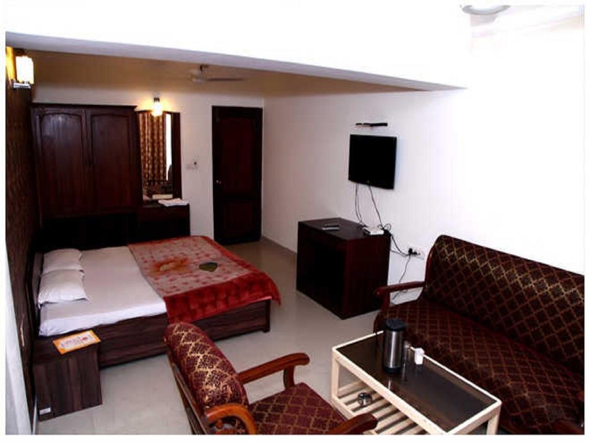 Hotel Haryana Chandīgarh Exteriör bild
