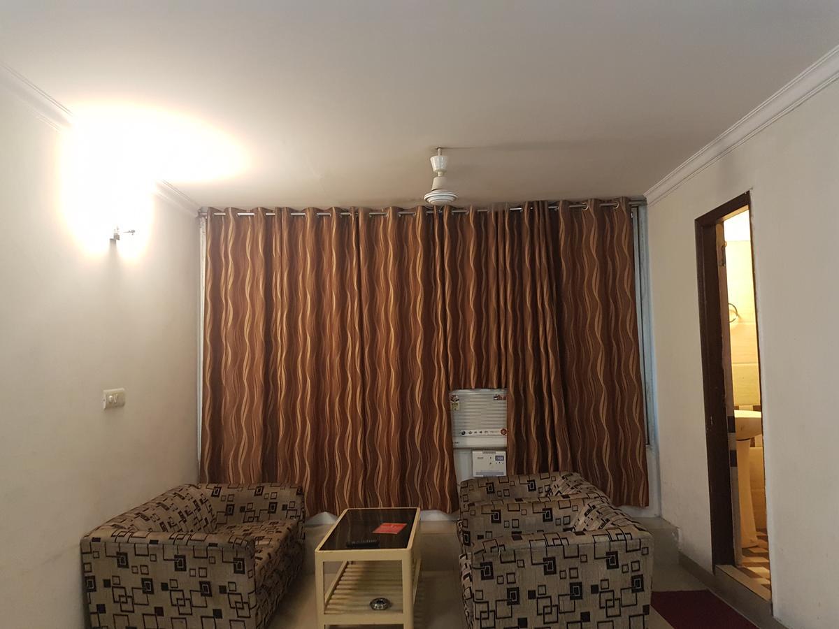 Hotel Haryana Chandīgarh Exteriör bild