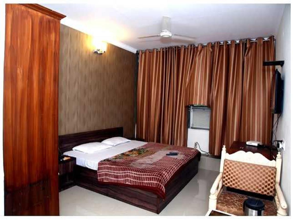 Hotel Haryana Chandīgarh Exteriör bild